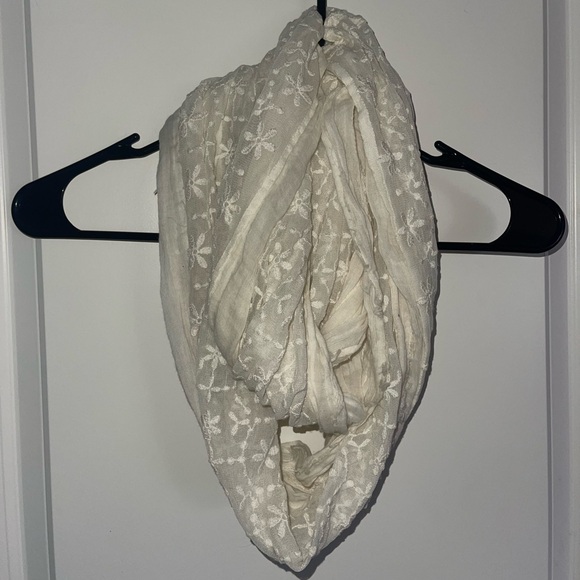 Infinity scarf - Picture 1 of 2